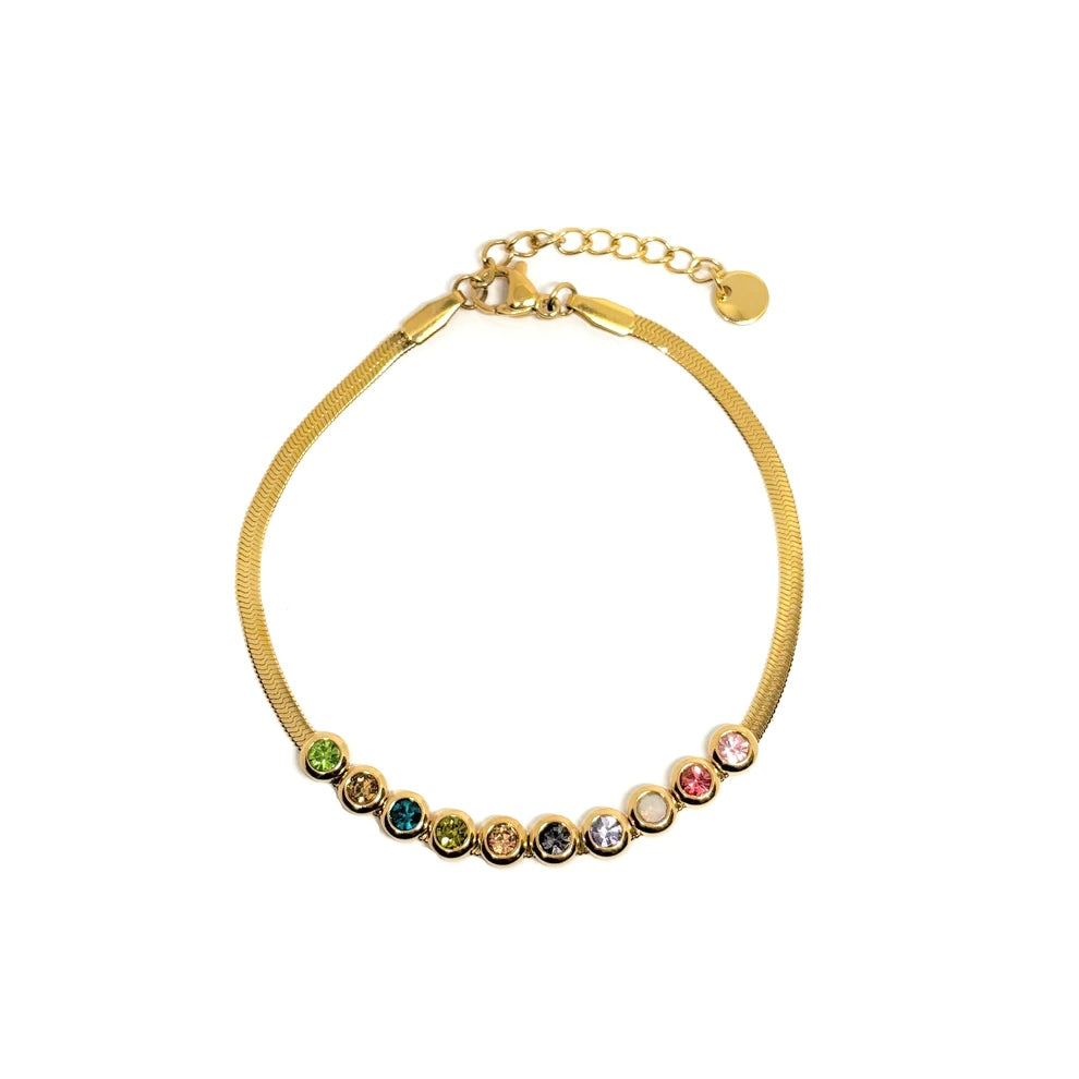 Bracelet femme doré en acier inoxydable plaqué or 18K, orné de 9 cristaux multicolores sertis sur une chaîne fluide. Bijou tendance, coloré et raffiné, hypoallergénique et résistant à l’eau, idéal pour un look lumineux et joyeux